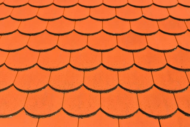 Ile kosztuje dachówka karpiówka? Ceny, które mogą Cię zaskoczyć Ile kosztuje dachówka karpiówka? Ceny, które mogą Cię zaskoczyć