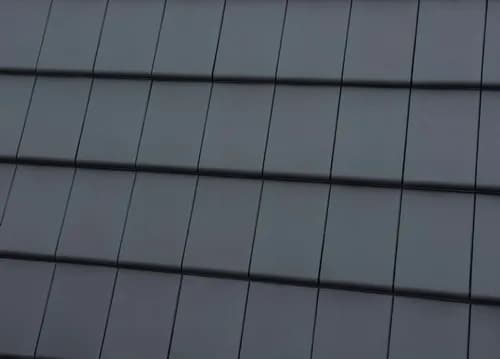 Dachówka płaska czy falista - co wybrać, aby uniknąć problemów? Dachówka płaska czy falista - co wybrać, aby uniknąć problemów?