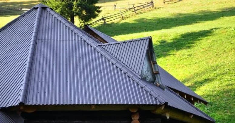 Jaką farbę na dach z blachy wybrać, aby uniknąć problemów? Jaką farbę na dach z blachy wybrać, aby uniknąć problemów?