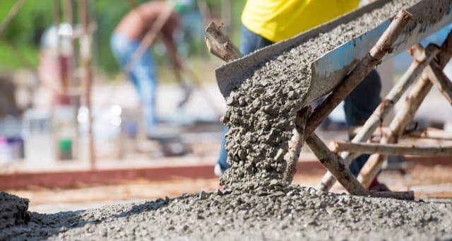 Ile betonu na strop? Oblicz dokładnie, aby uniknąć strat Ile betonu na strop? Oblicz dokładnie, aby uniknąć strat